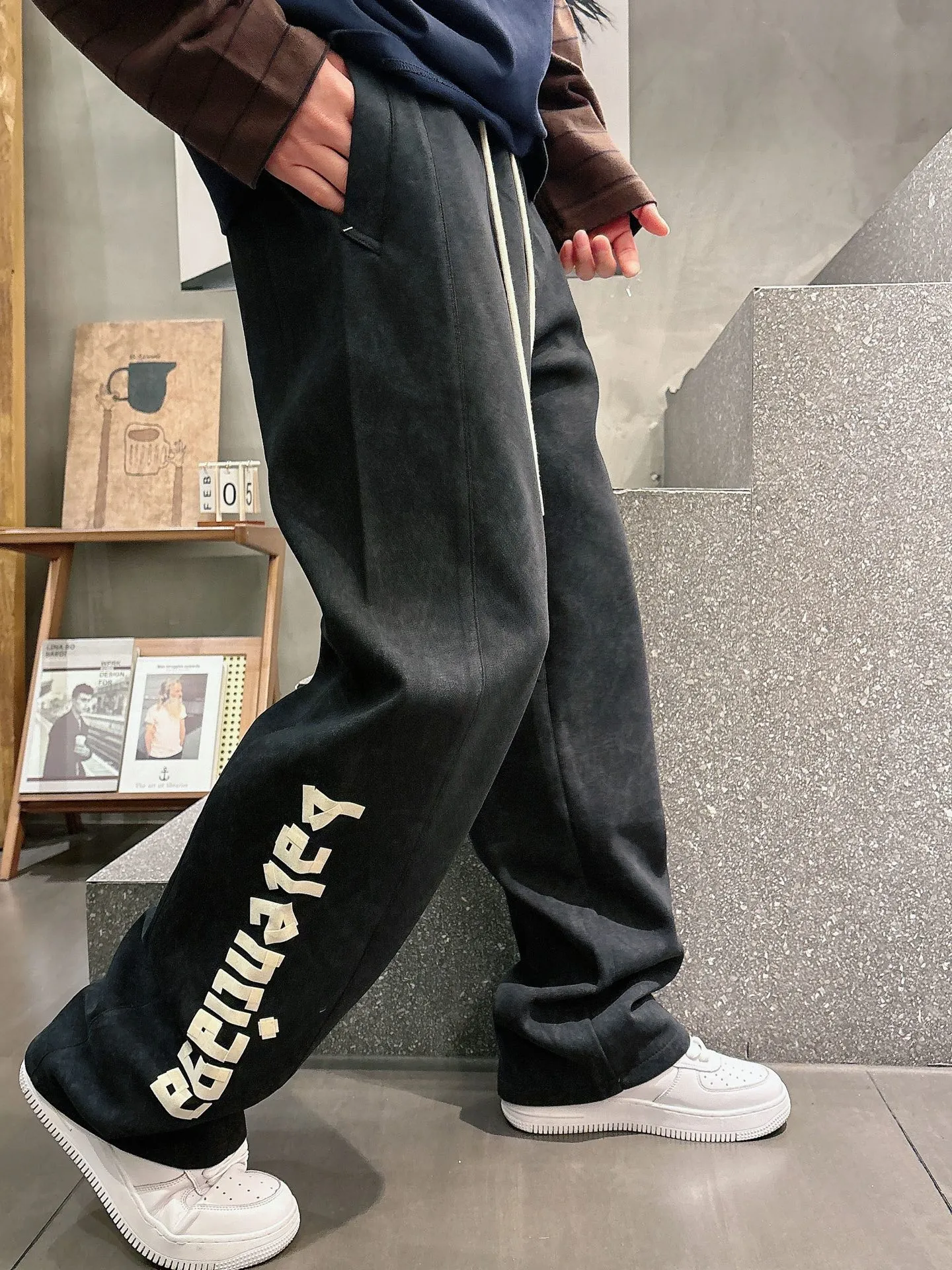 Balenciaga 🆕2026 Autumn and Winter New Arrival Casual Pants! The official website will be released simultaneously. Brand Classic LOGO casual pants, customized fabrics, excellent comfort and strong touch. Highly recognisable, perfect appearance and craftsmanship. Size:M-3XL